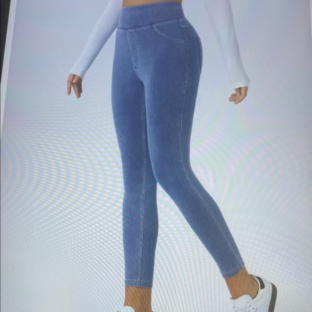 SMALL(FULL LENGTH).   HALARA FLEX DENIUM KNIT CASUAL LEGGINGS - Picture 2 of 9